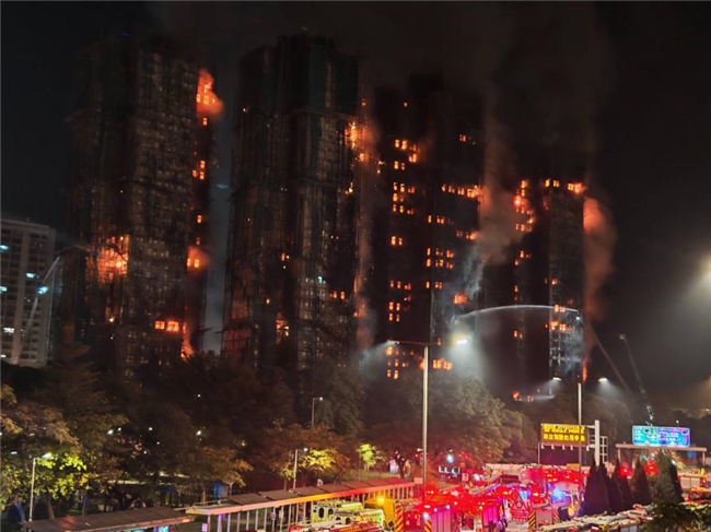 香港高楼火灾再敲警钟：如何用一块“烧不透的泡沫”，为生命争取更多时间？